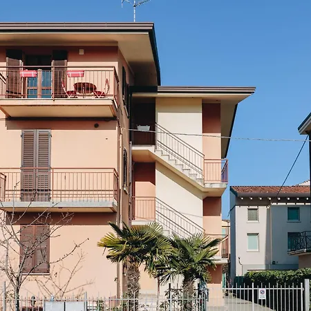 Sg Family - Casa Di Tulu' Apartament *